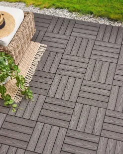 Online Beliani Rivestimenti e piastrelle da esterno ATESSA Composito legno-plastica (WPC) Grigio
