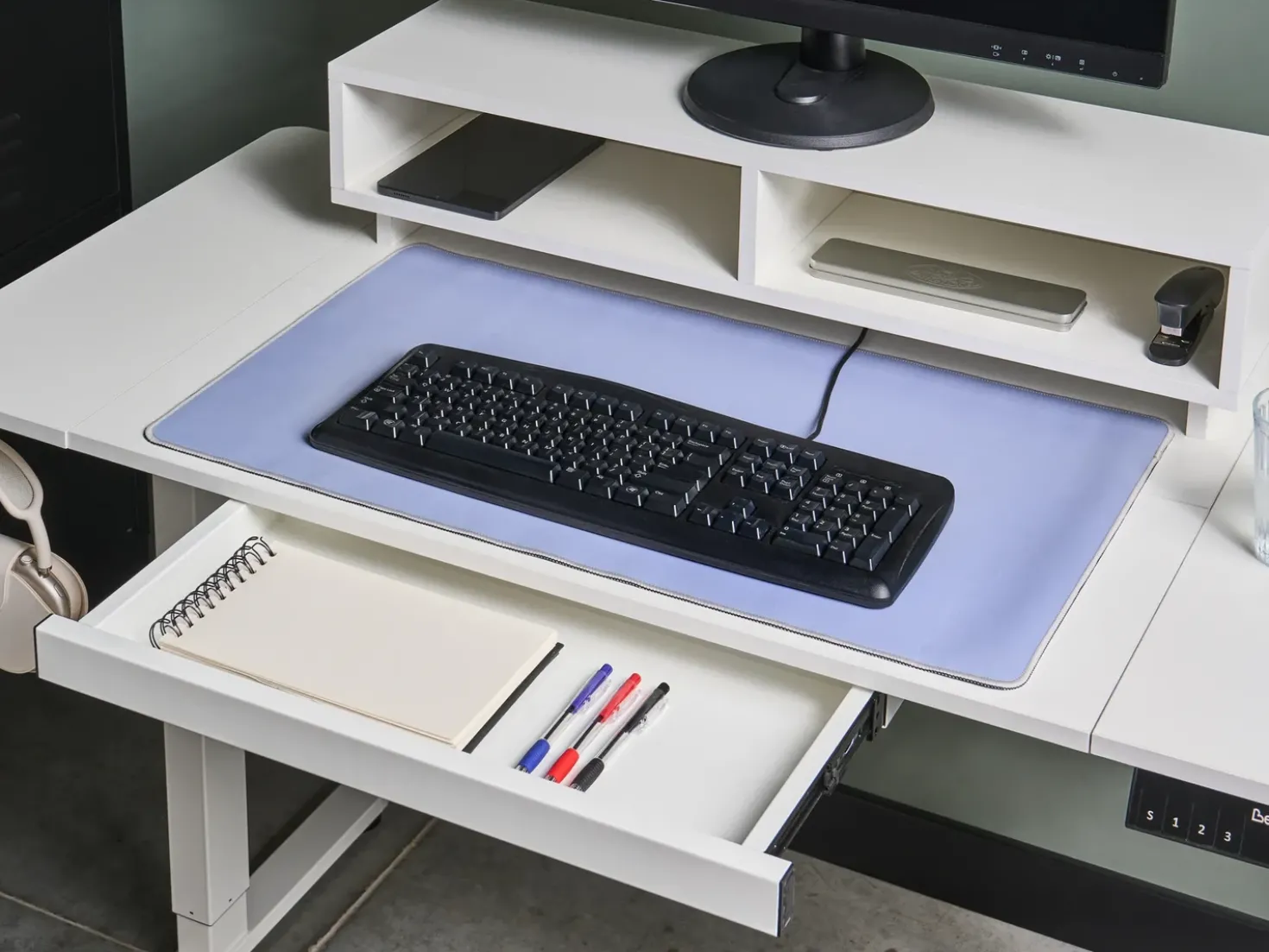 Scrivania elettrica regolabile in altezza LUCAMA Bianco 120 cm 60 cm con porta USB