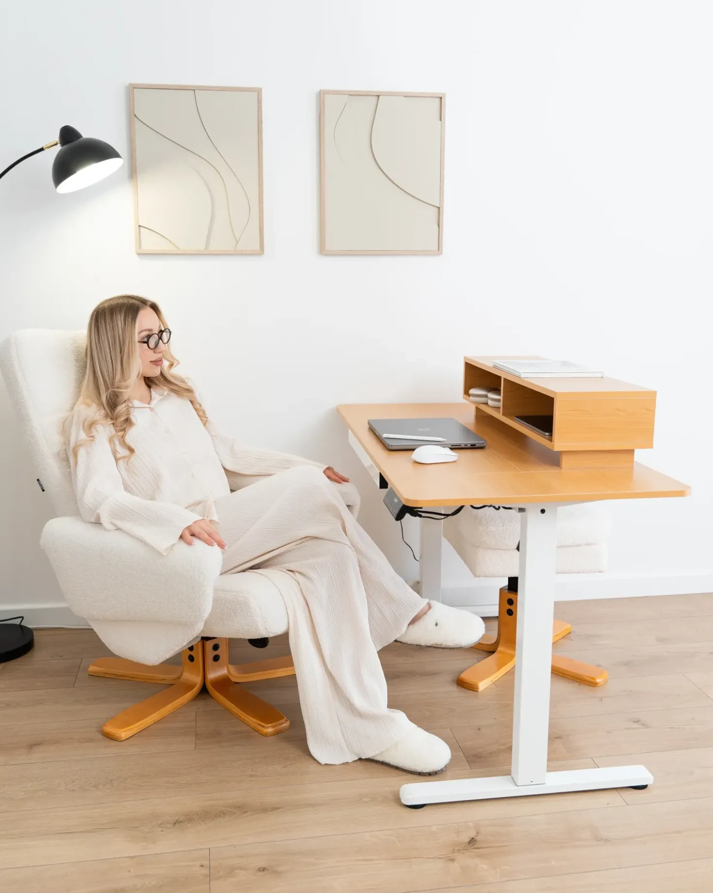 Scrivania elettrica regolabile in altezza LUCAMA Marrone chiaro/Bianco 120 cm 60 cm con porta USB