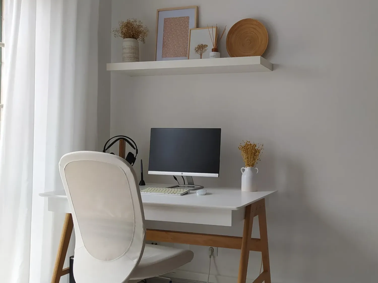 New Beliani Scrivania SHESLAY Bianco 120 cm 70 cm con Cassetti Bianco Marrone