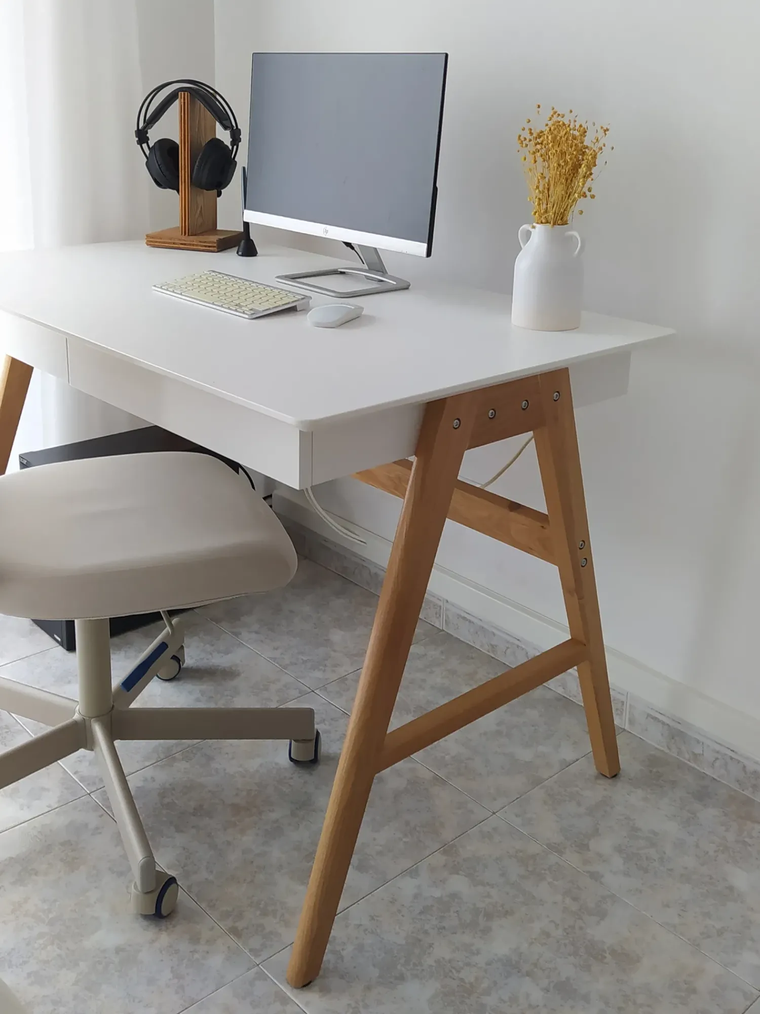 New Beliani Scrivania SHESLAY Bianco 120 cm 70 cm con Cassetti Bianco Marrone