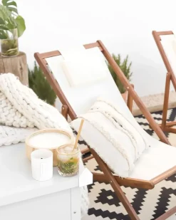 New Beliani Sedia a sdraio pieghevole AVELLINO Legno d'acacia Bianco sporco Bianco Marrone