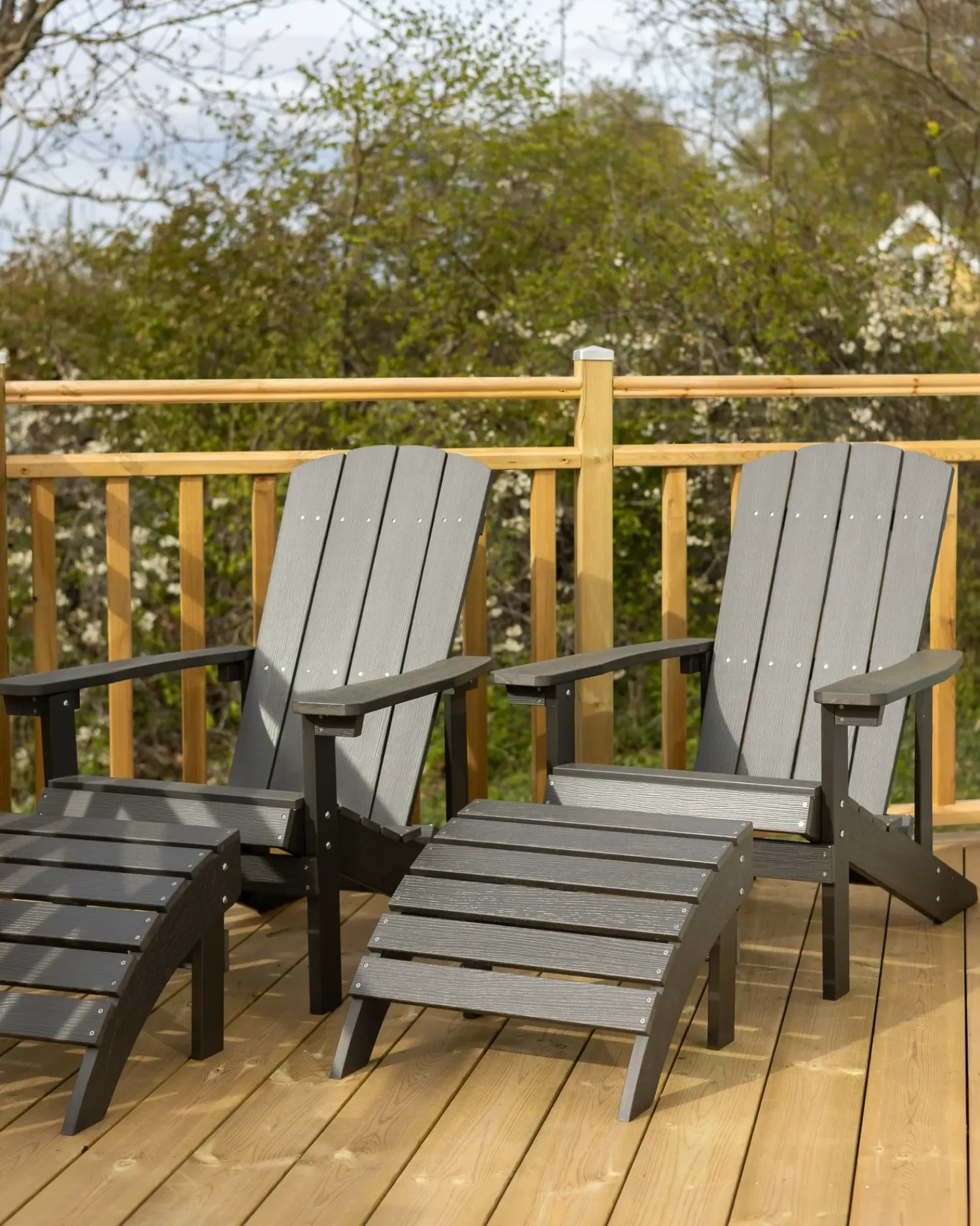Outlet Beliani ADIRONDACK con poggiapiedi scuro Grigio