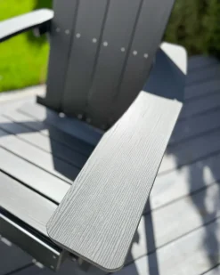 Outlet Beliani ADIRONDACK con poggiapiedi scuro Grigio