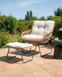 New Beliani Sedia da giardino MESTRE con poggiapiedi Rattan sintetico (PE) Beige chiaro Beige Naturale Nero
