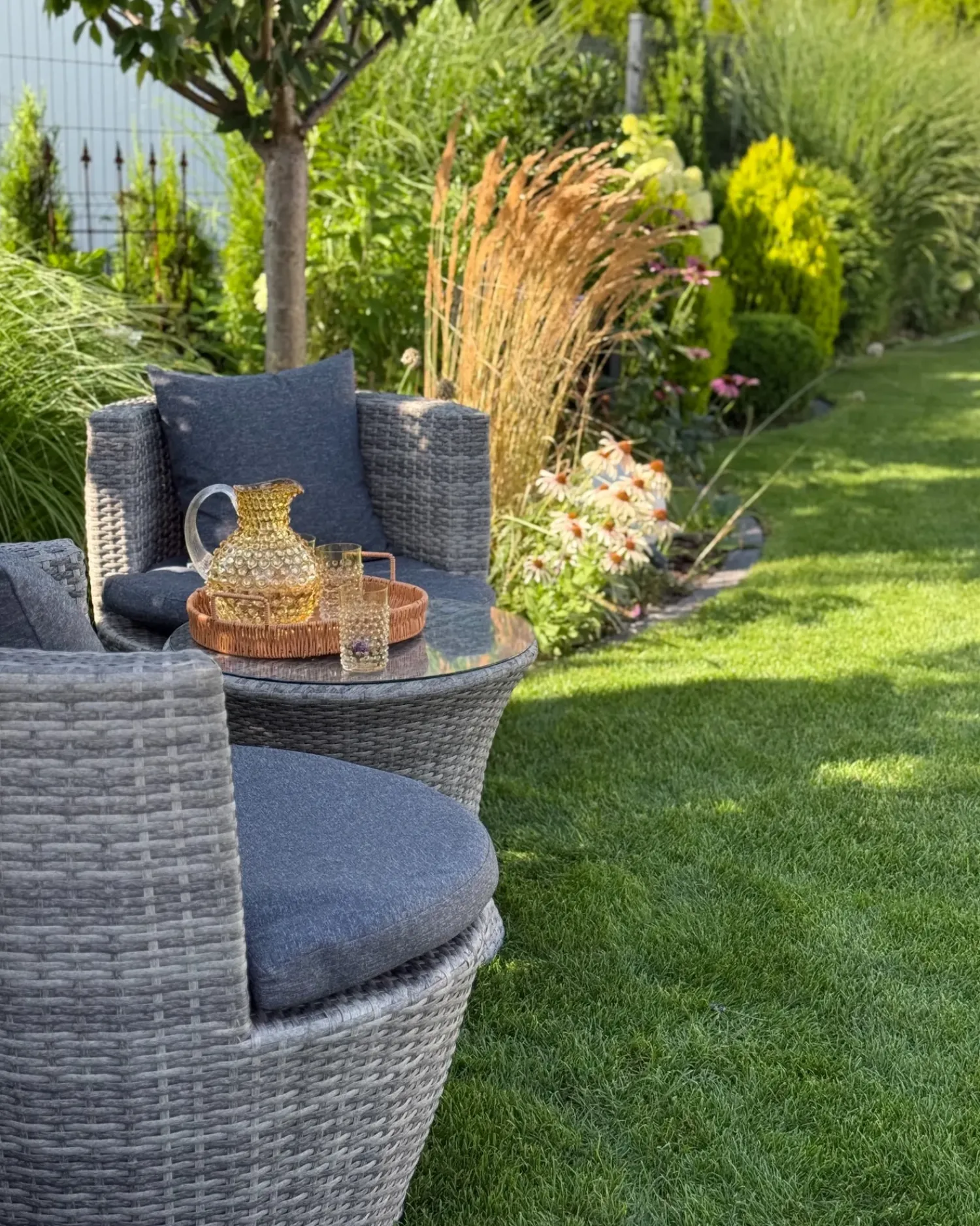 Hot Beliani Set bistrot con cuscini CAPRI Rattan sintetico (PE) Grigio