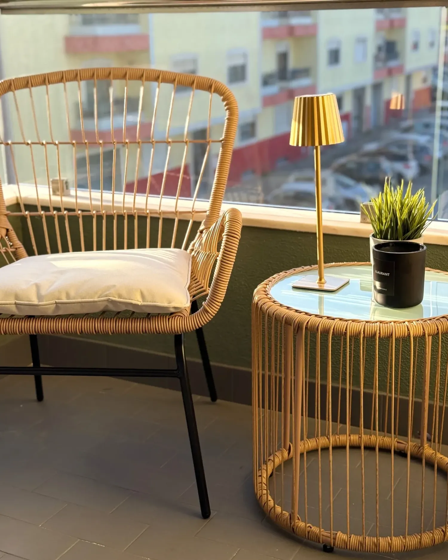 Sale Beliani Set bistrot con cuscini LABICO Rattan sintetico (PE) Marrone chiaro Beige Beige Naturale Nero