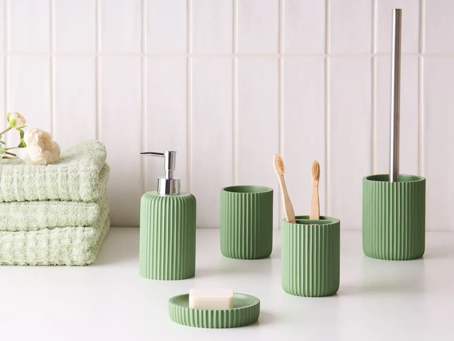 Best Beliani Set da 5 accessori per il bagno CAMANA Verde Verde Argento