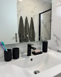 Best Beliani Set da 5 accessori per il bagno HUALLAGA Nero Argento Nero
