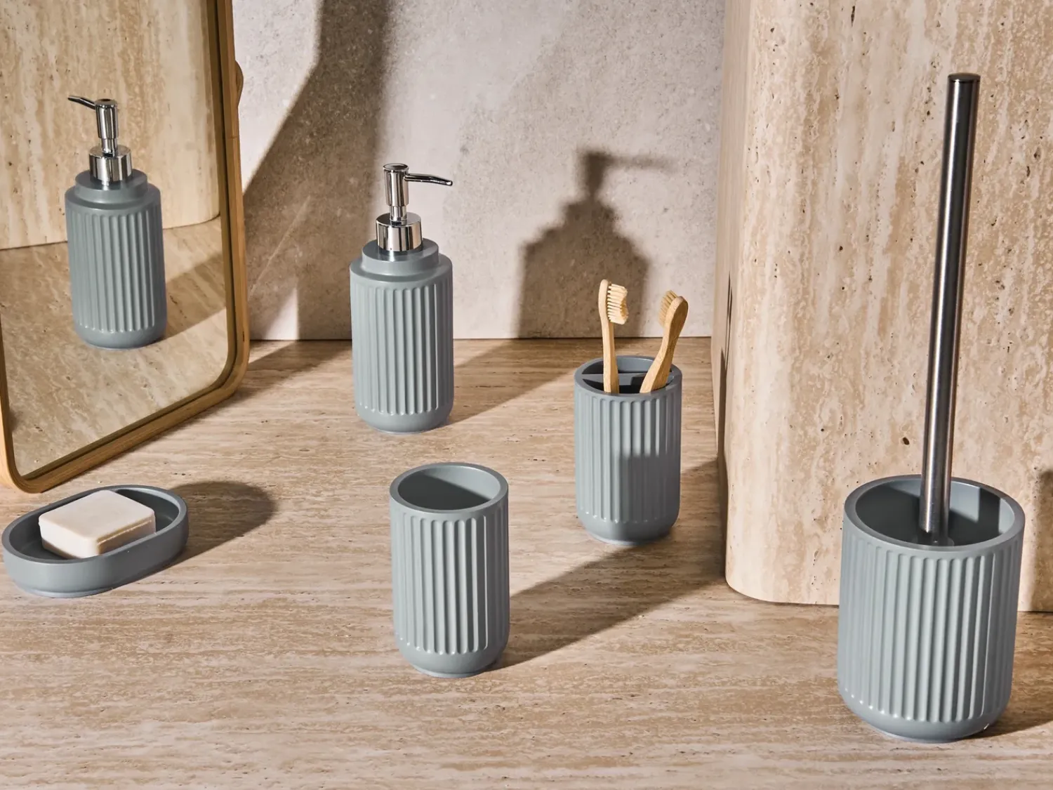 Beliani Set da 5 accessori per il bagno HUARMEY chiaro Grigio