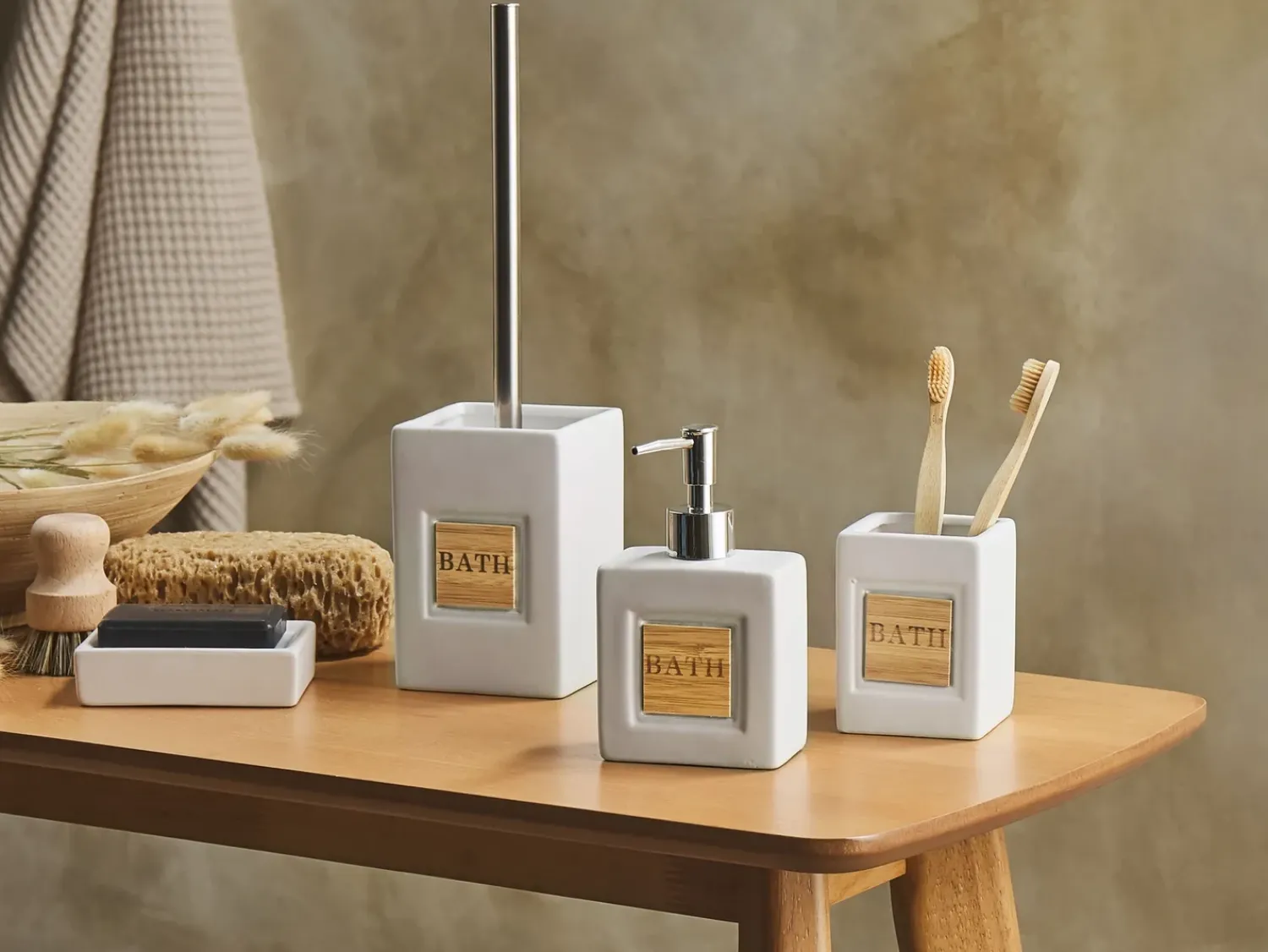Outlet Beliani Set da 4 accessori per il bagno KOUROU Ceramica Beige Beige Marrone