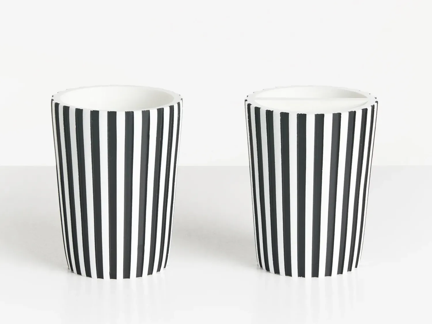 Hot Beliani Set da 5 accessori per il bagno LIRCAY Nero/Bianco Bianco Nero