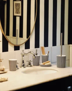 Hot Beliani Set da 5 accessori per il bagno LIRCAY Nero/Bianco Bianco Nero