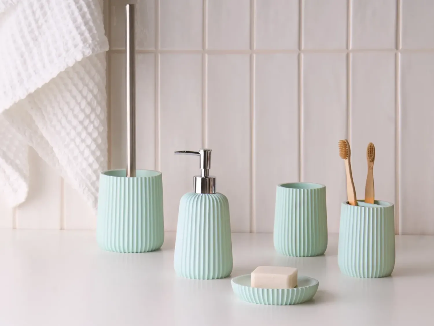 Best Beliani Set da 5 accessori per il bagno POZUZO Verde menta Verde Argento