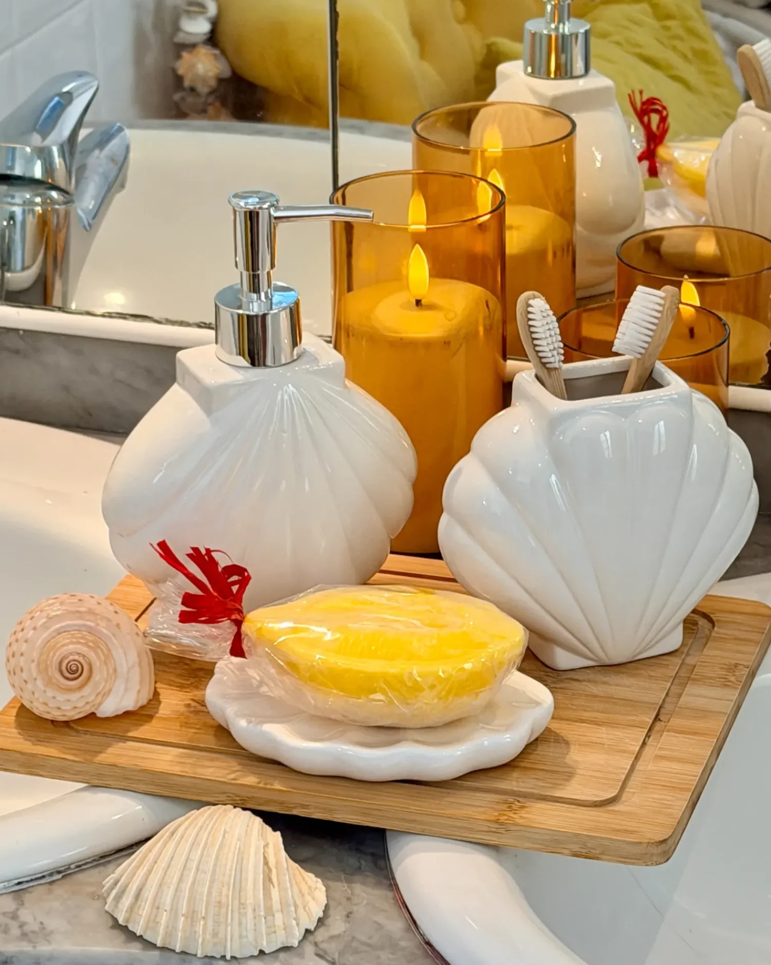 Clearance Beliani Set da 3 accessori per il bagno SHELL Ceramica Bianco