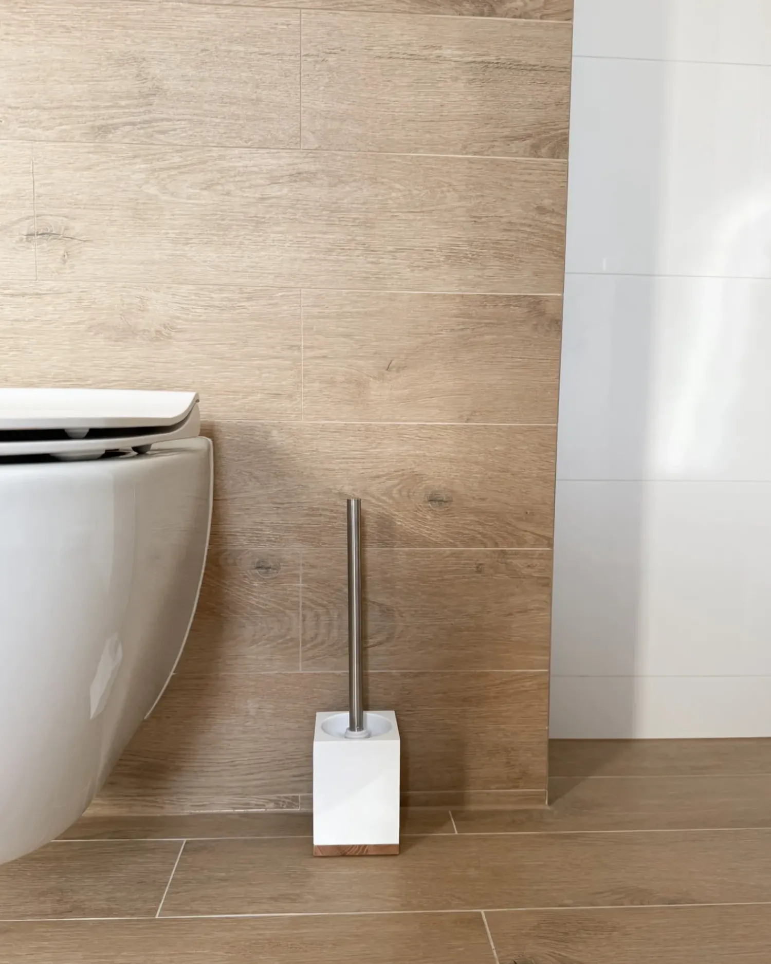 Outlet Beliani Set da 5 accessori per il bagno TAPICHE Bianco Bianco Marrone