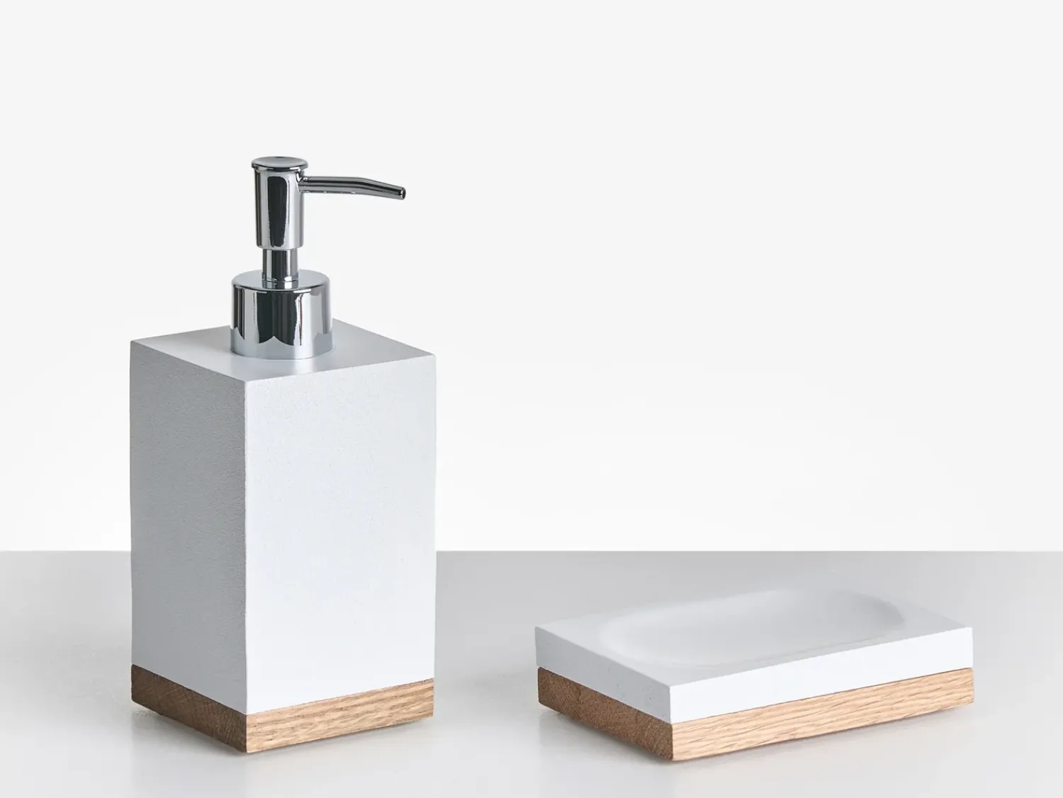Outlet Beliani Set da 5 accessori per il bagno TAPICHE Bianco Bianco Marrone