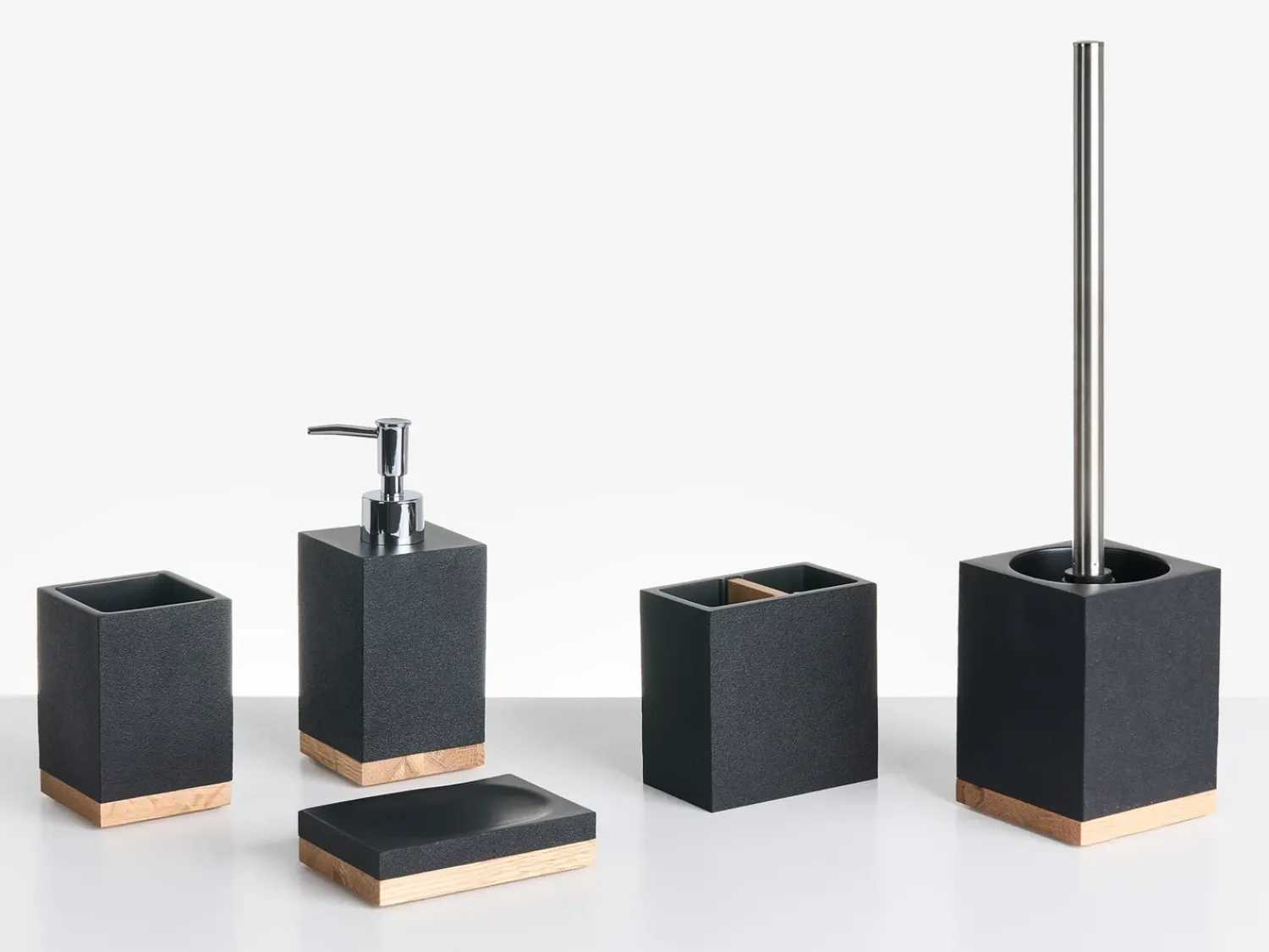Clearance Beliani Set da 5 accessori per il bagno TAPICHE Nero Marrone Nero