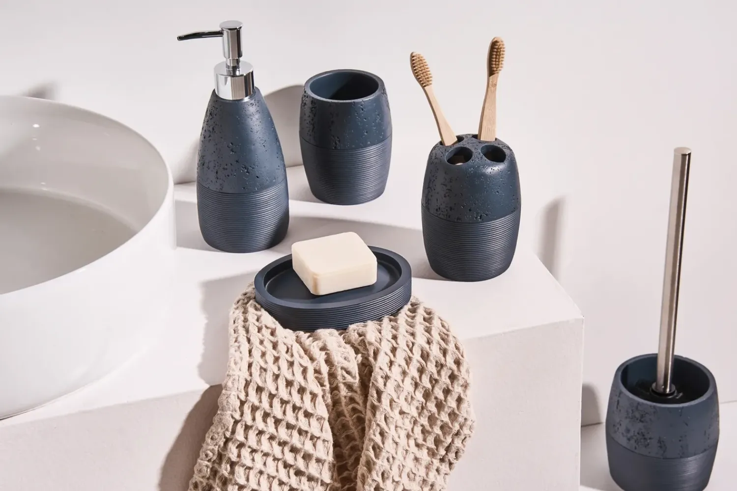 Clearance Beliani Set da 5 accessori per il bagno YARAPA scuro Blu