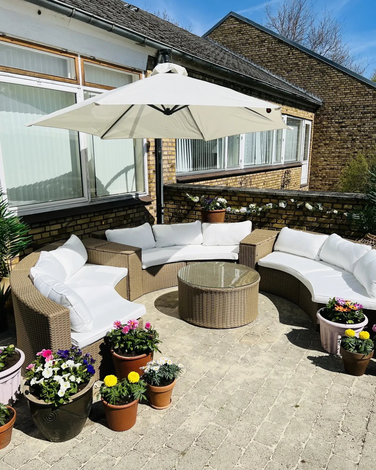 Online Beliani Set da giardino con tavolo 9 posti SEVERO Rattan sintetico (PE) Marrone Bianco Marrone