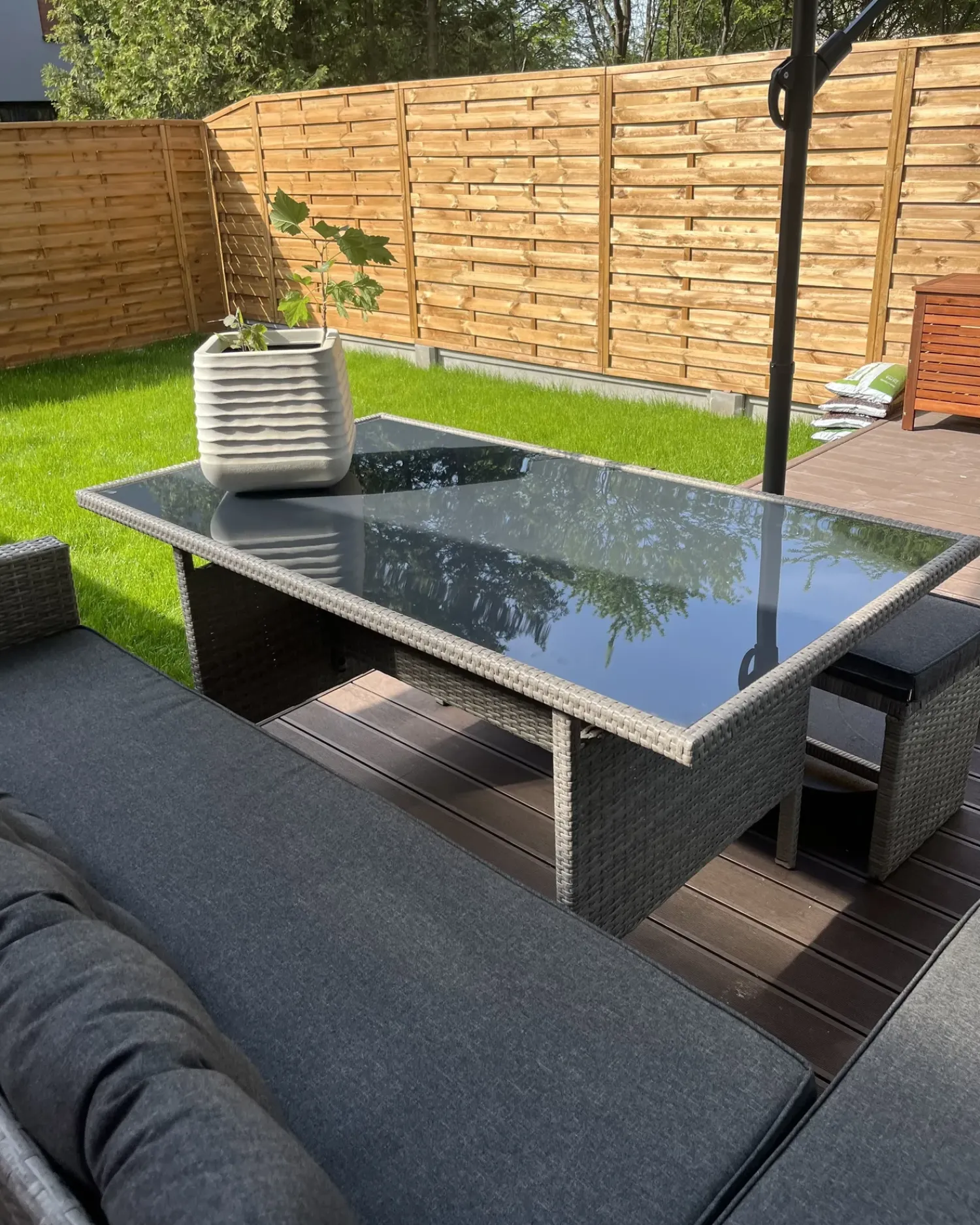 Hot Beliani Set da giardino con tavolo 8 posti VITERBO con cuscini Rattan sintetico (PE) Grigio