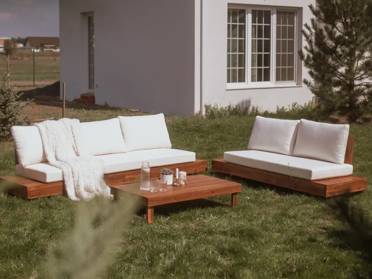 New Beliani Set da giardino con tavolo 5 posti MARETTIMO Legno di acacia certificato Marrone Bianco Marrone