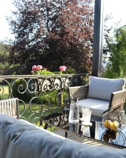 Beliani Set da giardino con tavolo 4 posti PREVEZA Rattan sintetico (PE) Grigio Grigio Nero
