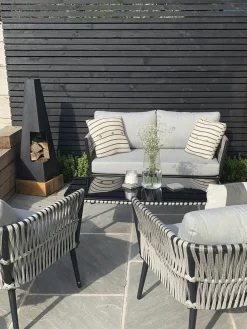 Beliani Set da giardino con tavolo 4 posti PREVEZA Rattan sintetico (PE) Grigio Grigio Nero