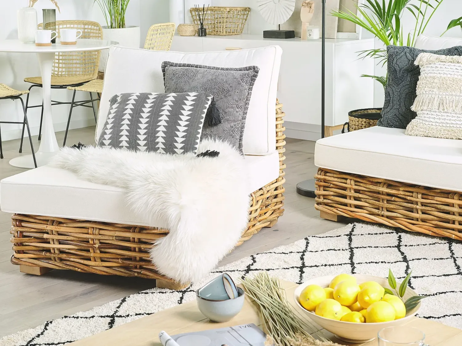 Sale Beliani Set da giardino con tavolo 4 posti VARALLO Modulare Rattan Naturale Bianco Marrone