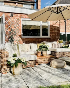 Sale Beliani Set da giardino con tavolo 4 posti VARALLO Modulare Rattan Naturale Bianco Marrone