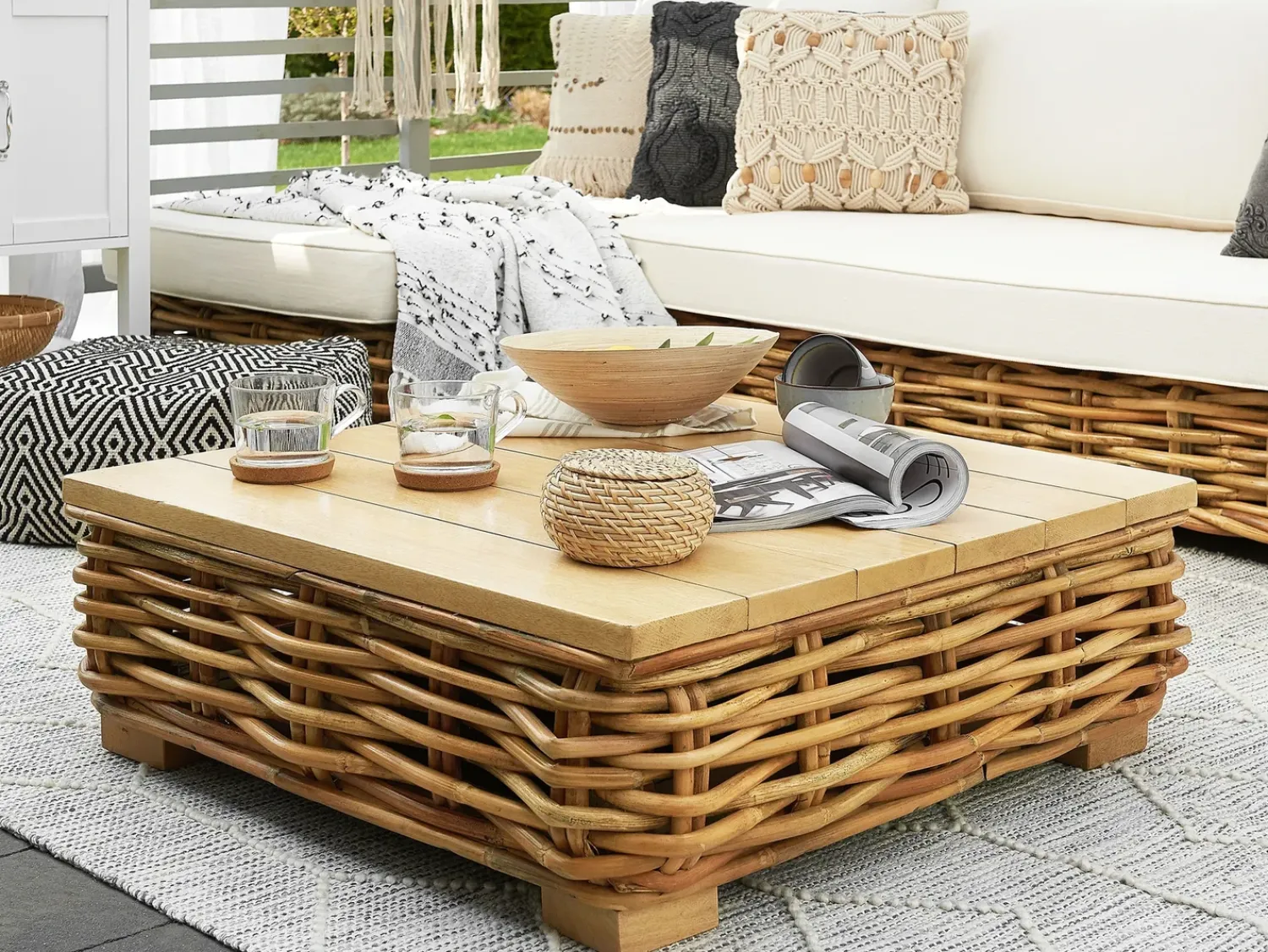 Sale Beliani Set da giardino con tavolo 4 posti VARALLO Modulare Rattan Naturale Bianco Marrone