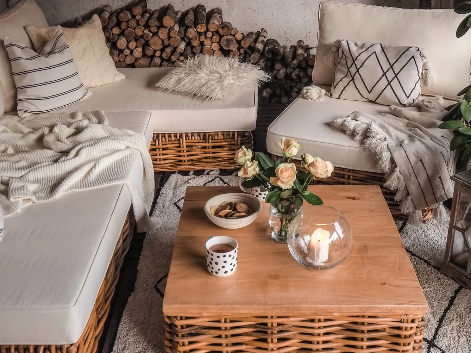 Sale Beliani Set da giardino con tavolo 4 posti VARALLO Modulare Rattan Naturale Bianco Marrone