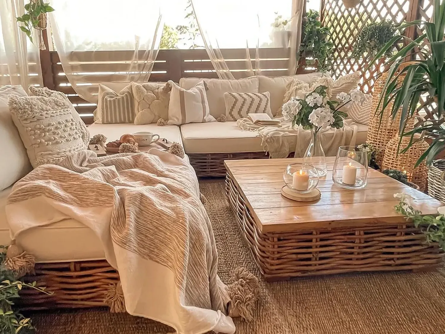 Sale Beliani Set da giardino con tavolo 4 posti VARALLO Modulare Rattan Naturale Bianco Marrone