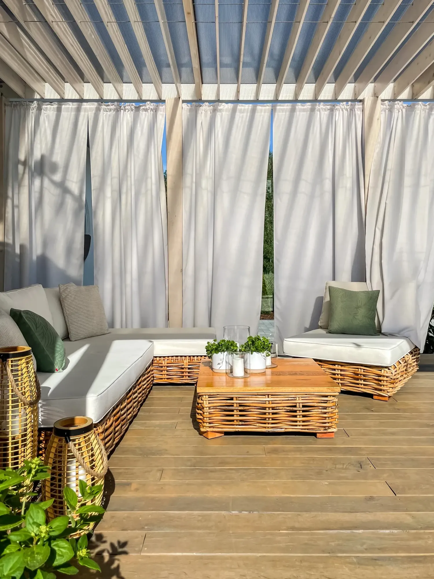 Sale Beliani Set da giardino con tavolo 4 posti VARALLO Modulare Rattan Naturale Bianco Marrone