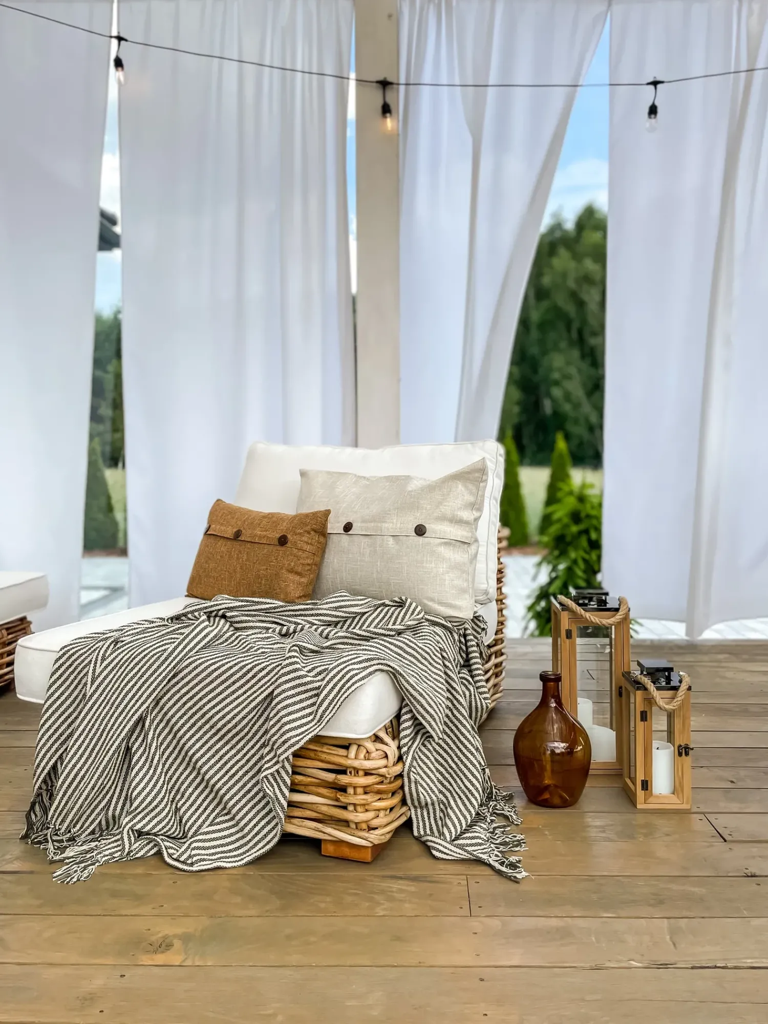 Sale Beliani Set da giardino con tavolo 4 posti VARALLO Modulare Rattan Naturale Bianco Marrone