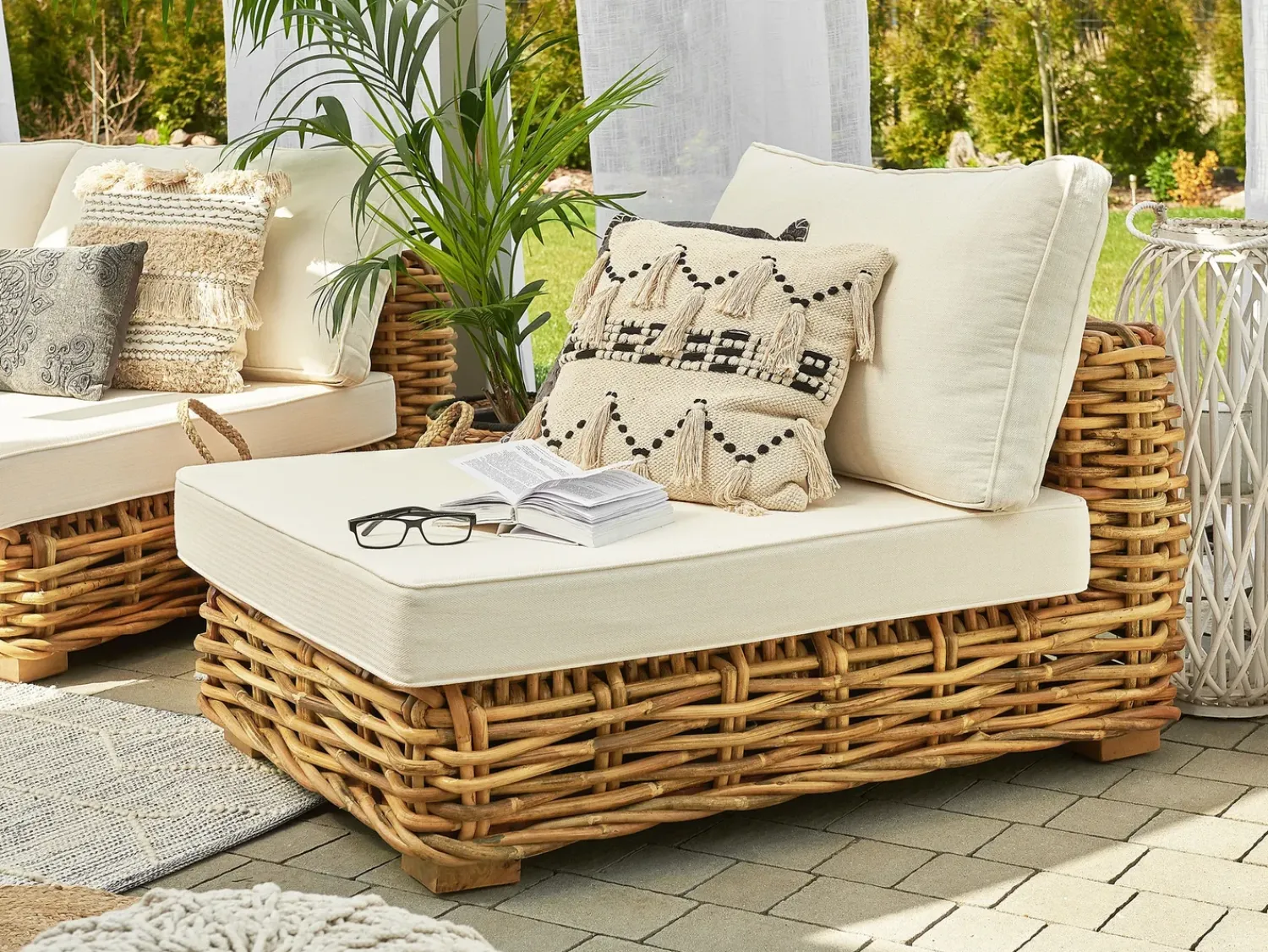 Sale Beliani Set da giardino con tavolo 4 posti VARALLO Modulare Rattan Naturale Bianco Marrone