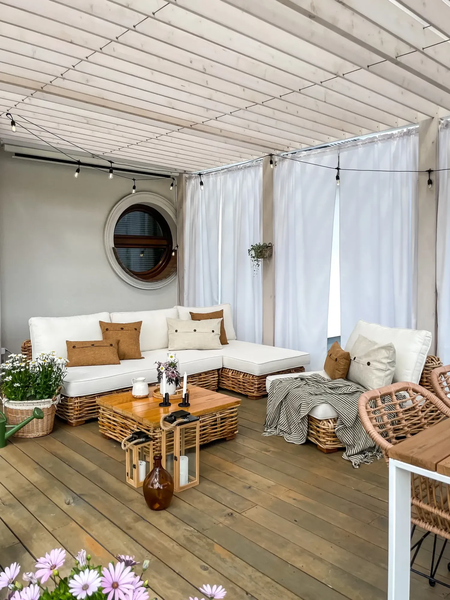 Sale Beliani Set da giardino con tavolo 4 posti VARALLO Modulare Rattan Naturale Bianco Marrone