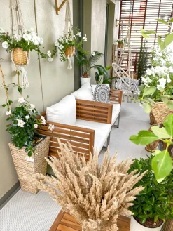 Outlet Beliani Set da giardino con tavolo 4 posti BERMUDA Legno d'acacia Marrone Marrone Argento Bianco