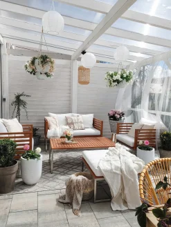 Outlet Beliani Set da giardino con tavolo 4 posti BERMUDA Legno d'acacia Marrone Marrone Argento Bianco