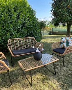Outlet Beliani Set da giardino con tavolo 4 posti MINORI Rattan sintetico (PE) Beige Beige Naturale Nero