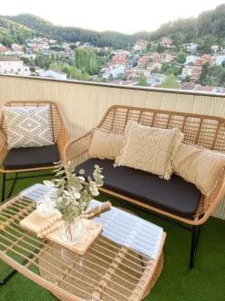 Outlet Beliani Set da giardino con tavolo 4 posti MINORI Rattan sintetico (PE) Beige Beige Naturale Nero
