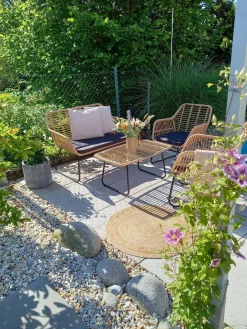 Outlet Beliani Set da giardino con tavolo 4 posti MINORI Rattan sintetico (PE) Beige Beige Naturale Nero
