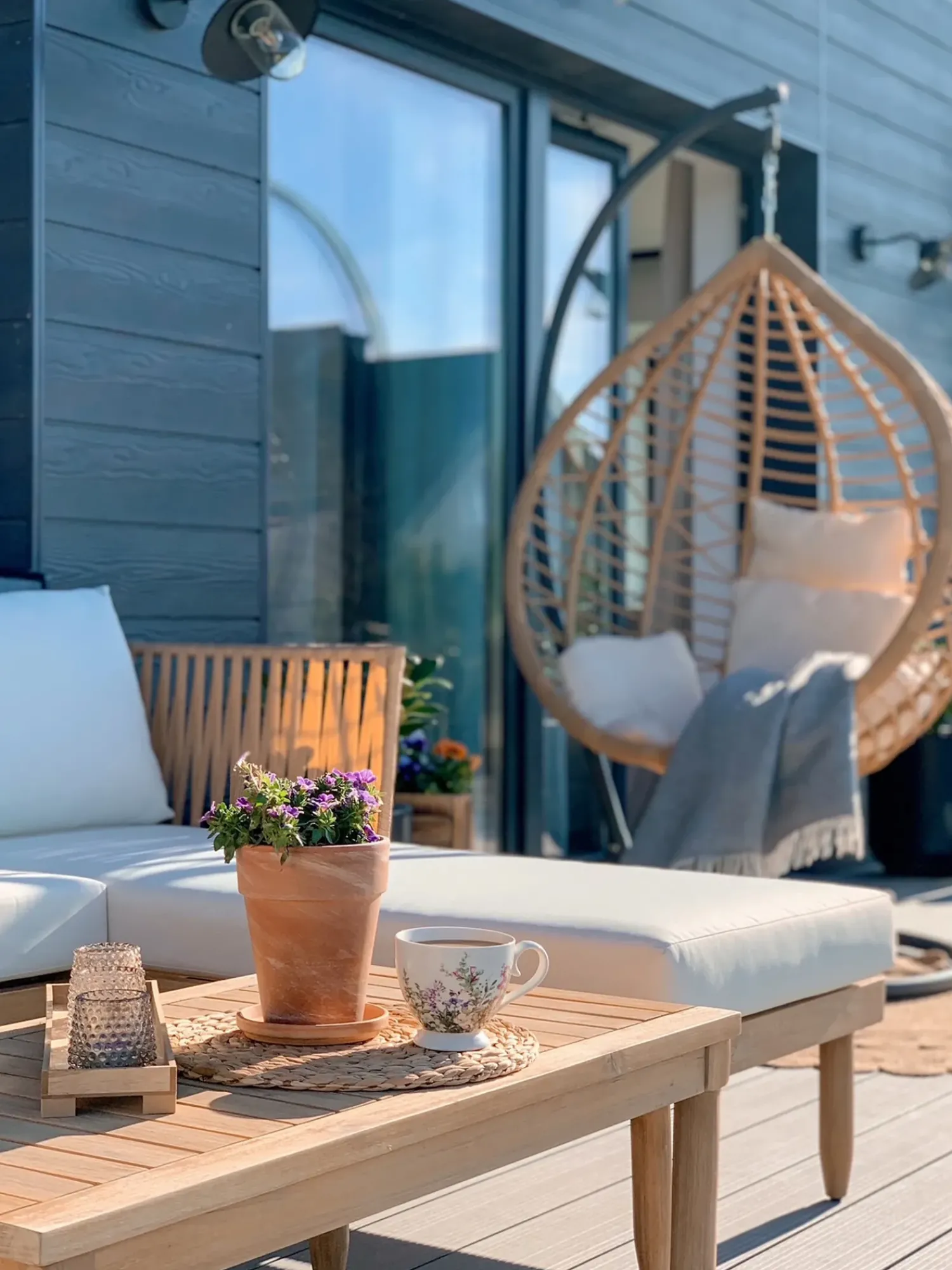 Hot Beliani Set da giardino con tavolo 4 posti CREMONA Legno d'acacia Bianco sporco Bianco Marrone