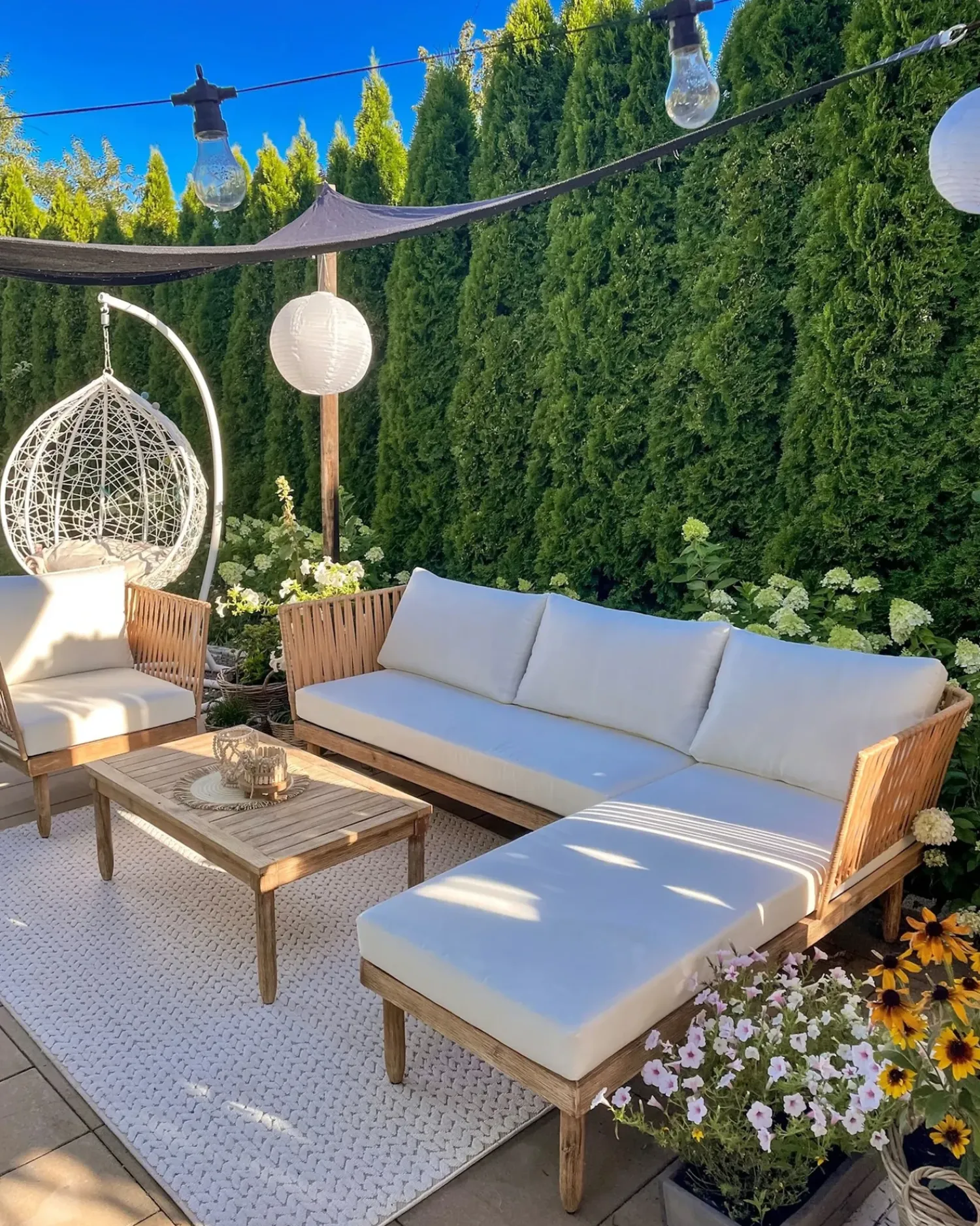 Hot Beliani Set da giardino con tavolo 4 posti CREMONA Legno d'acacia Bianco sporco Bianco Marrone