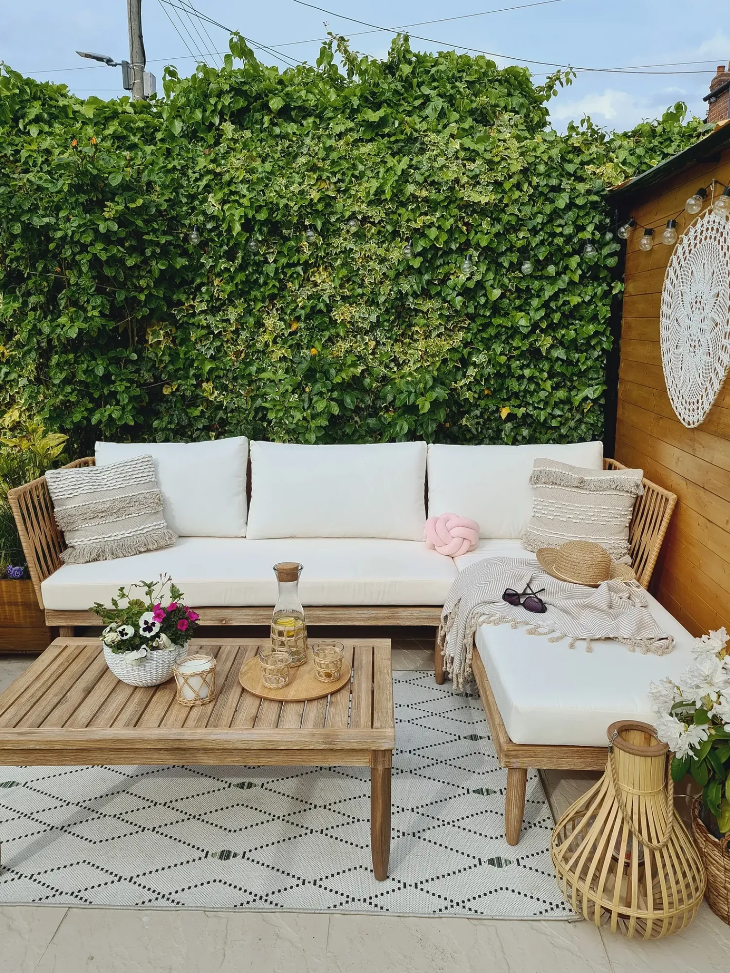 Hot Beliani Set da giardino con tavolo 4 posti CREMONA Legno d'acacia Bianco sporco Bianco Marrone