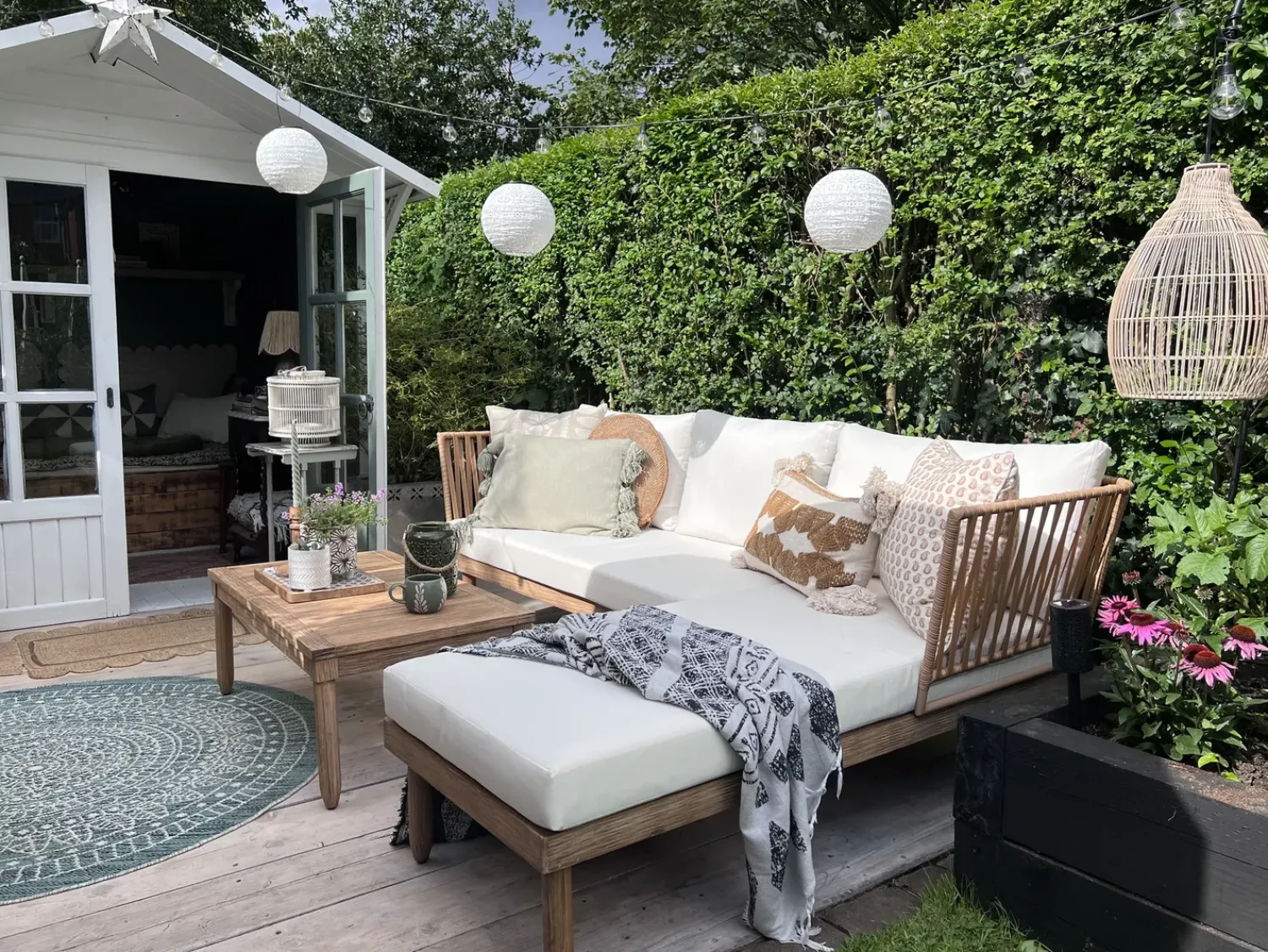 Hot Beliani Set da giardino con tavolo 4 posti CREMONA Legno d'acacia Bianco sporco Bianco Marrone
