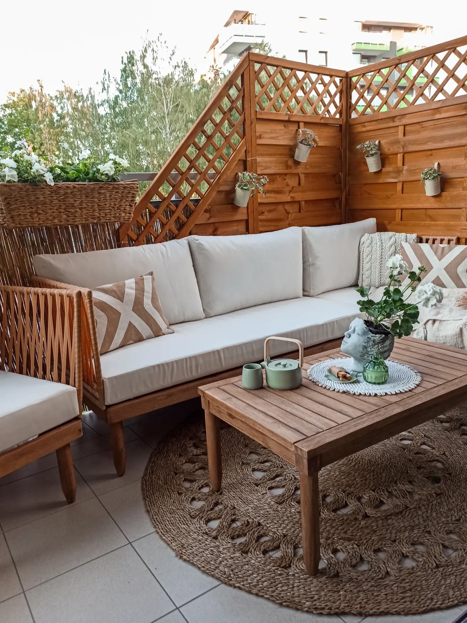 Hot Beliani Set da giardino con tavolo 4 posti CREMONA Legno d'acacia Bianco sporco Bianco Marrone