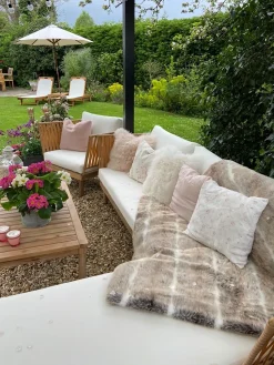 Hot Beliani Set da giardino con tavolo 4 posti CREMONA Legno d'acacia Bianco sporco Bianco Marrone