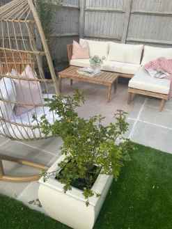 Hot Beliani Set da giardino con tavolo 4 posti CREMONA Legno d'acacia Bianco sporco Bianco Marrone