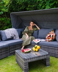 Hot Beliani Set da giardino con tavolo 6 posti CORTE Modulare Rattan sintetico (PE) Marrone scuro Marrone Grigio